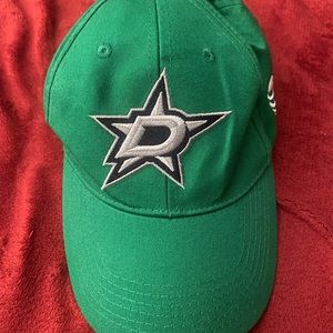 Dallas Stars NHL green cap. Velcro strap in the back.